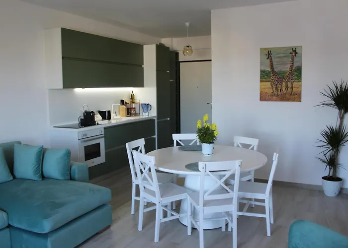 Savana Modern By The Sea 아파트 골렘